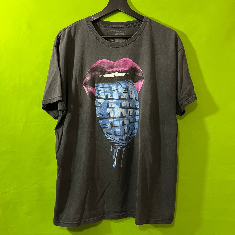 Nike Graphic T-Shirt Mens XL Black Mouth Sneaker Tongue Streetwear Tee